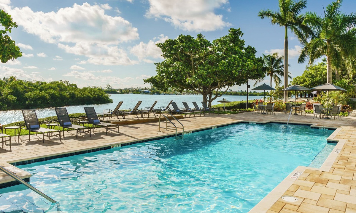 Marathon Hotel | Maximum Comfort! Outdoor Pool, Pets Are Welcome, Free Breakfast!