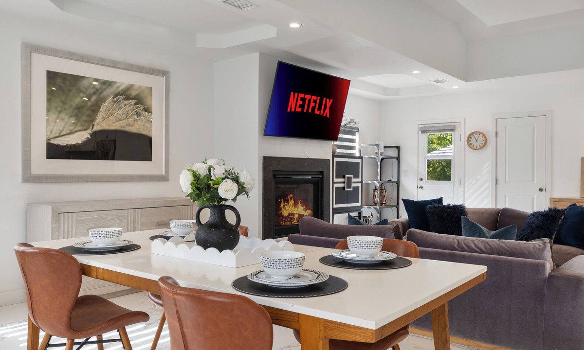 North Central House | Minimalist Serene Home in near Rose Bowl Stadium Pasadena