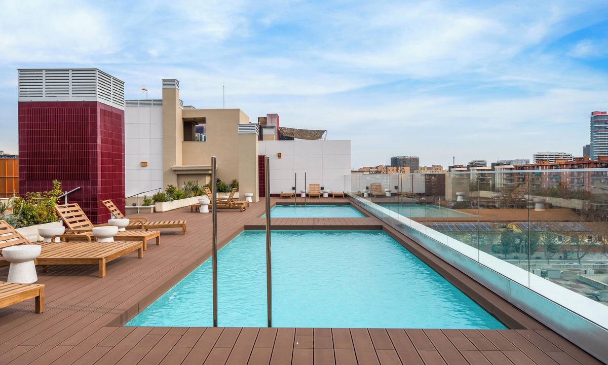 Diagonal Mar i el Front Maritim del Poblenou Apartment | Modern Diagonal Mar Oasis: 2BR Apartment with Pools & Parking