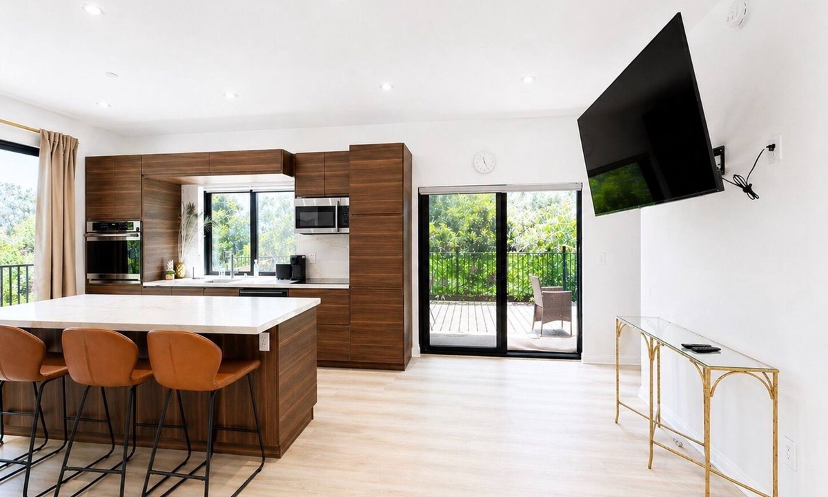 Silver Lake House | Modern Silver Lake Hillside retreat near by Dodger Stadium Stair Street Access