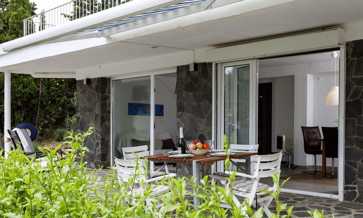 Llanca Apartment | Nice apartment for 3 guests with WIFI, A/C, TV and terrace