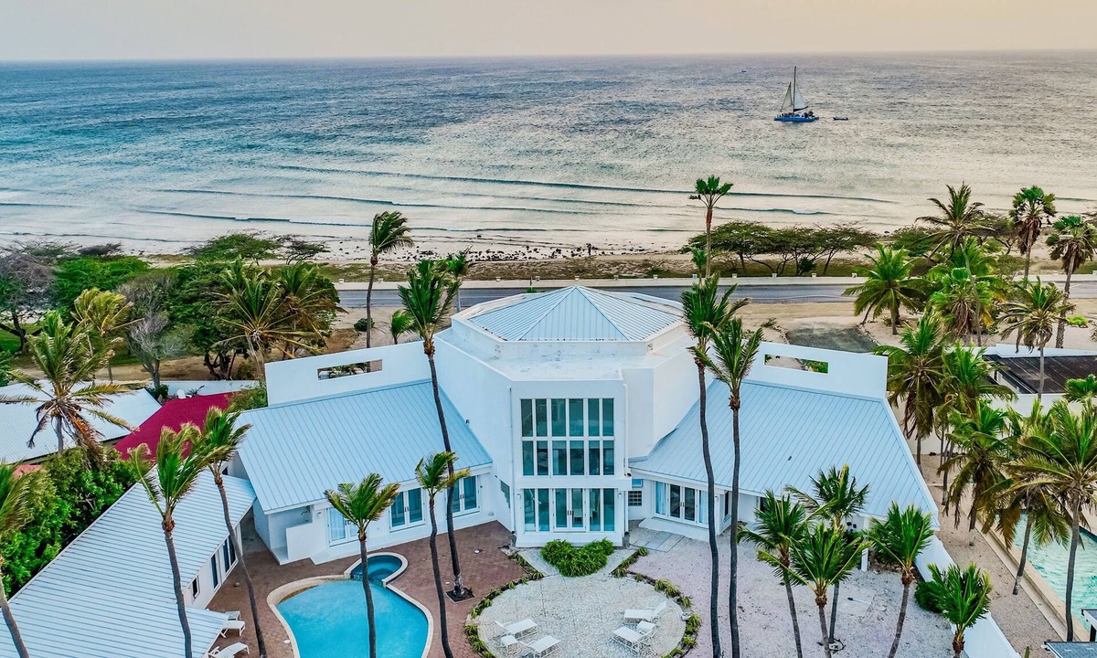 Malmok Villa | Ocean front 7-Bedroom 7-Bath Sunset views MALMOK!