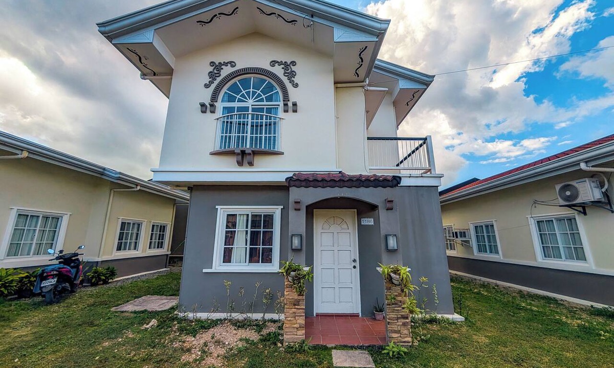 Dauis House | Panglao 4 Bedroom Family and Group House With Pool