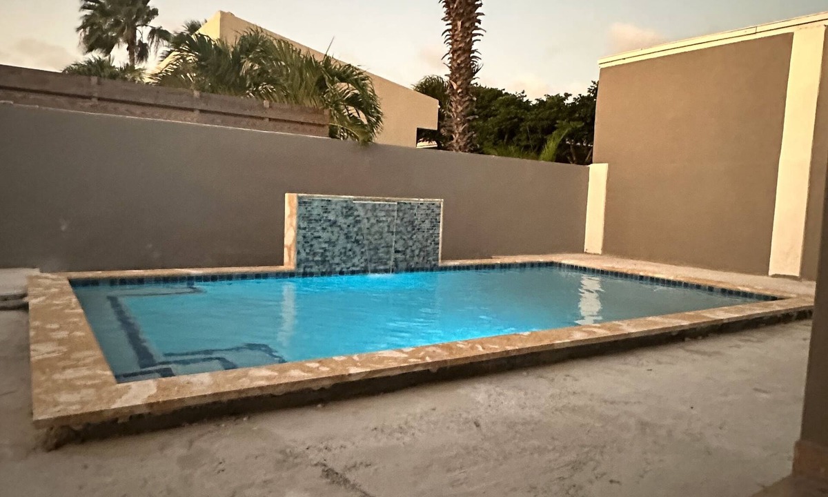 Kamay House | Restful retreat centrally located with private pool near Eagle Beach