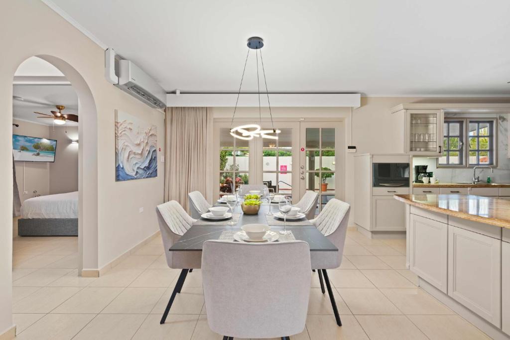 Sero Grandi House | Rooi Koochi 27D