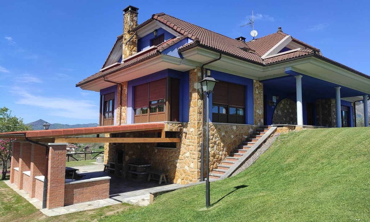 Villamayor Ski Chalet | Rural house (full rental) El Pongallin for 12 people