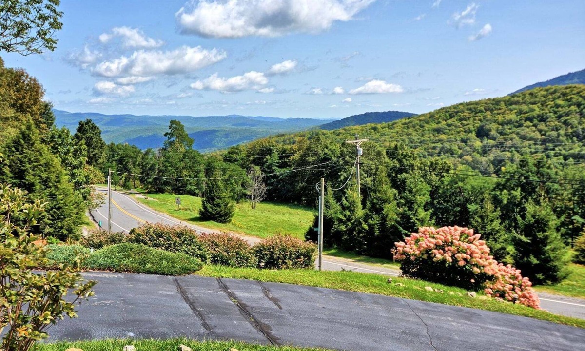 Seven Devils Ski Chalet | Stunning 3BR chalet in Seven Devils, NC, featuring mountain views and a hot tub.