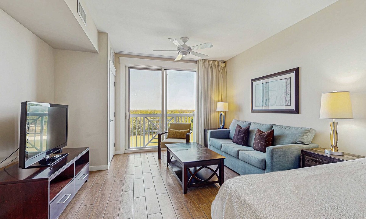 Baytowne Wharf Apartment | Stylish suite with a shared pool,hot tub and golf course,bay views