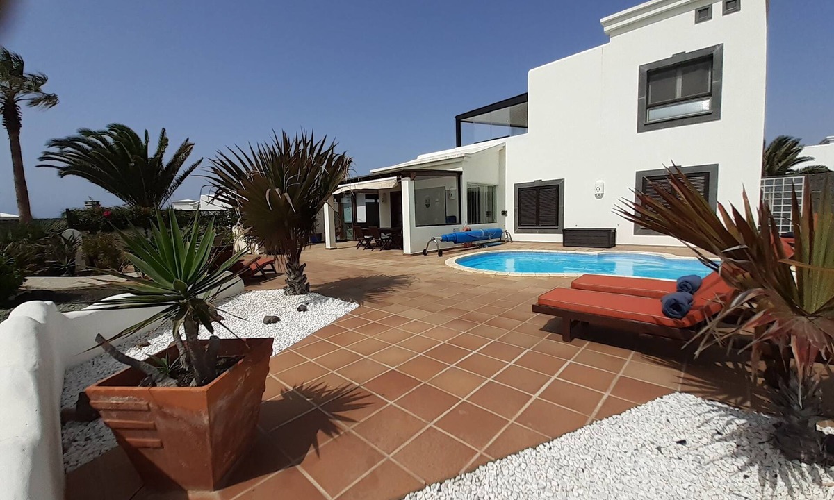 Montana Roja Villa | Tranquil setting, sea view, heated pool & Hot Tub, sub-tropical garden.