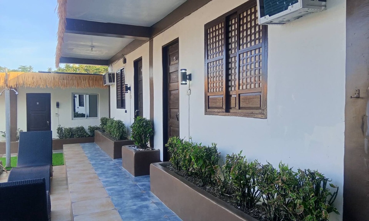 Puerto Galera House | V Hostel Galera - Quad Room