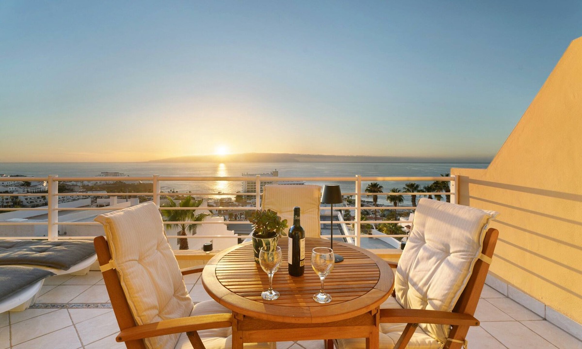 Los Gigantes Apartment | Vacation Home "Great Sunset Views Los Gigantes" with Shared Pool & Wi-Fi