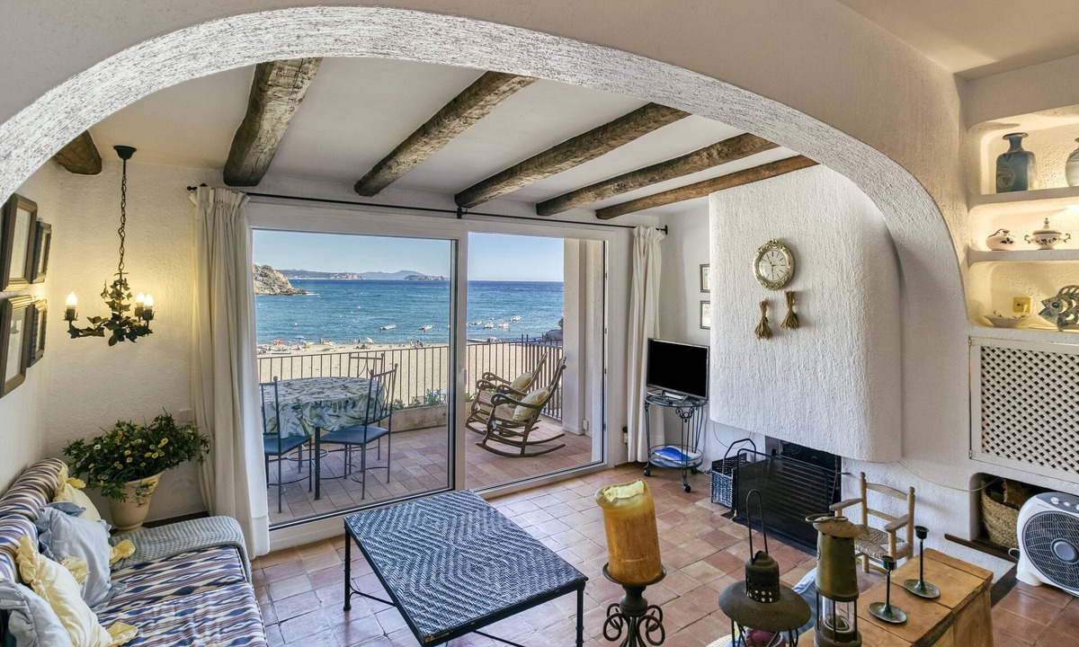 Sa Riera Apartment | Vacation Apartment "Mediterranean Paradise" near the Beach with Terrace and Wi-Fi