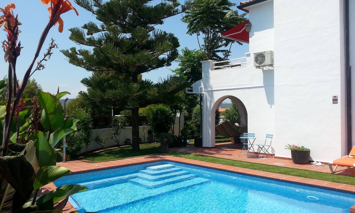 El Vendrell Villa | Villa Habana La Genuina | Family Villa with Private Pool near Sitges & Barcelona