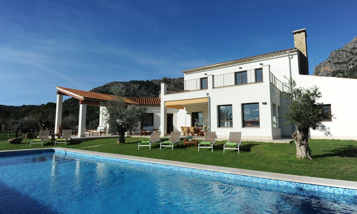 Bunyola Villa | Villa with pool and BBQ. Air conditioner. Table tennis. Wi-Fi. 15 minutes
