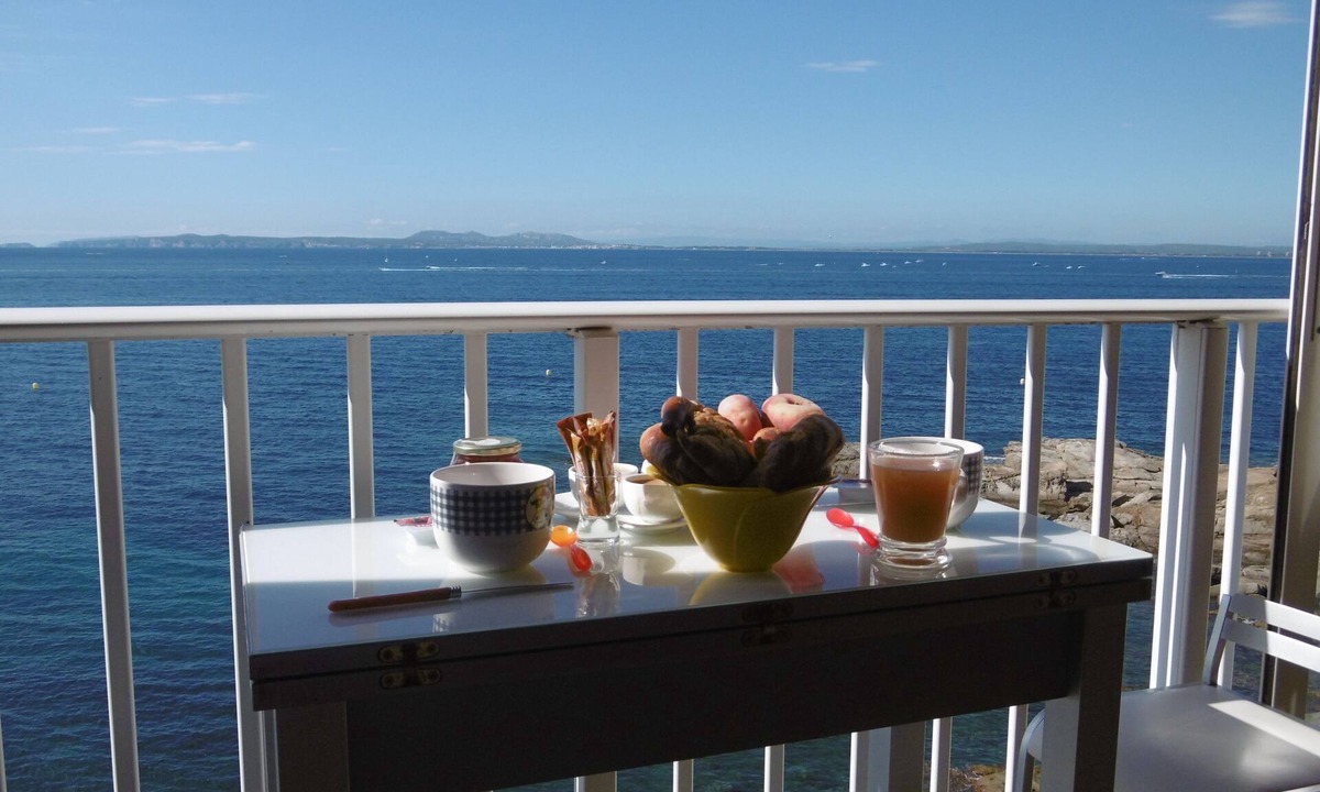Almadraba-Canyelles Apartment | Waterfront apartment with magnificent views over the bay of ROSAS