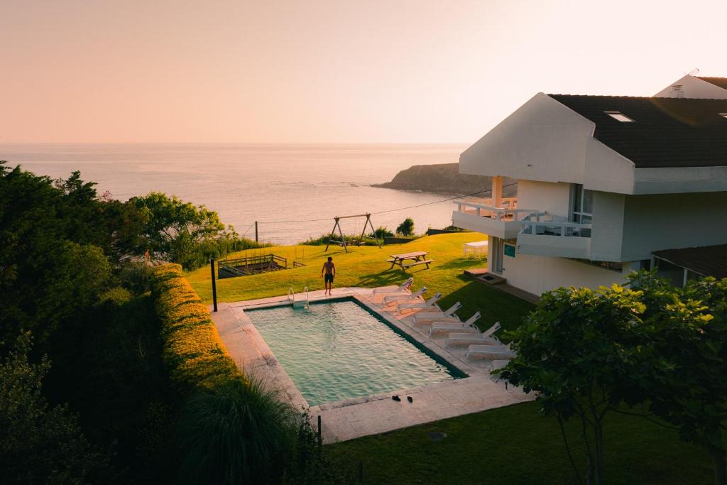 Comillas City Center Villa | Wishome-Gran casa con jardín y piscina, en Comillas