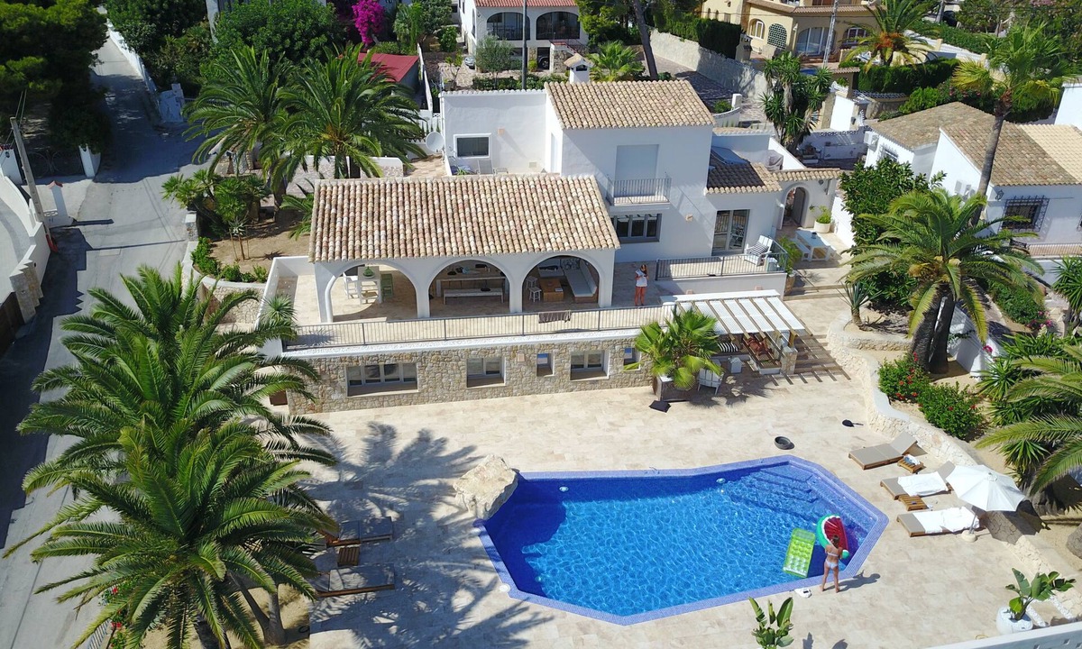 Moraira Villa | Wonderful luxury villa in 1st line of the sea in Moraira with private pool.