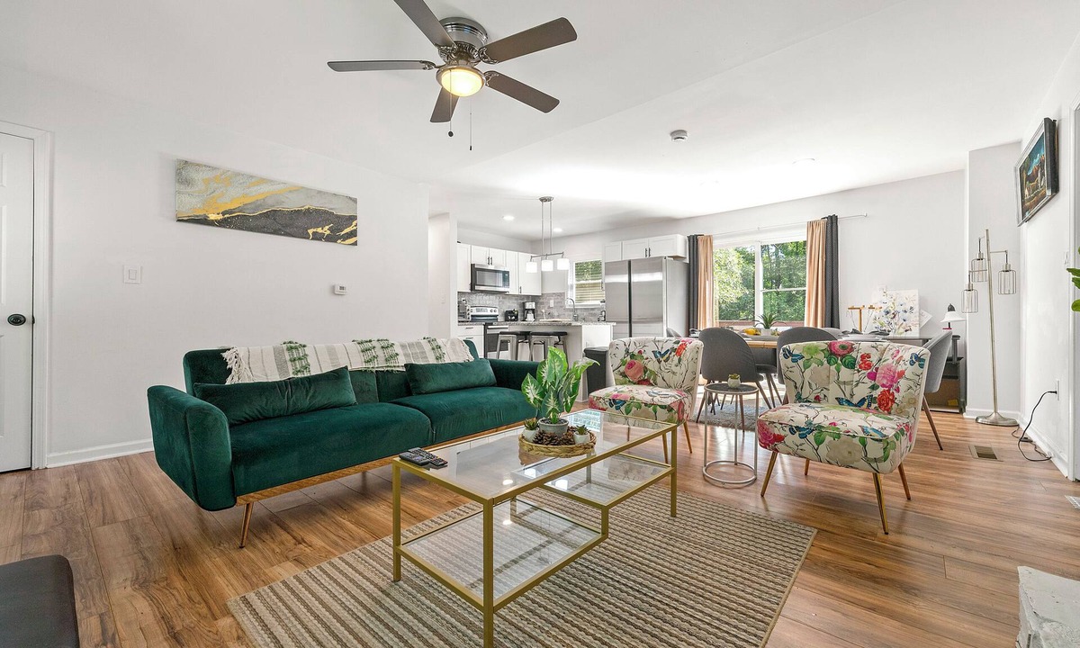 Clarkdale House | Work & Family Fun for 10! ATL Charm Near Six Flags