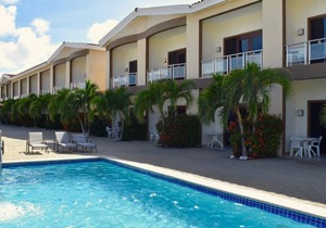 Aruba Breeze Condo Walk to Beautiful Eagle Beach