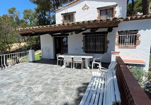Comfortable villa in residential area with garden and swimming pool, HUTG-026897