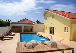 La Dolce Vita Apartments,4 lovely apartments,1 minute drive from Arashi beach