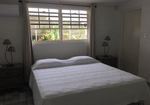La Dolce Vita Apartments,elegant two bedroom 2 steps from Arashi Beach