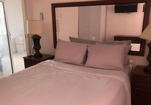 Lovely apartment with a pool & BBQ area to enjoy