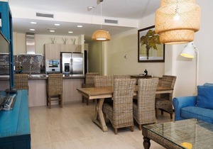 Luxury Apartment Steps from Eagle Beach