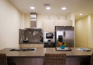 Luxury Apartment Steps from Eagle Beach