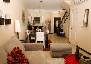 Modern 2-Bedroom Home with Pools in Noord