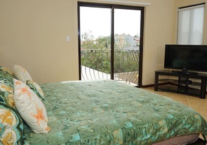 NICE HOUSE WITH PRIVATE POOL IN GOLD COAST