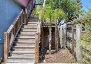 Upstairs Apartment One Block from Beautiful St. Augustine Beach, Walk to restaurants, Fire Pit