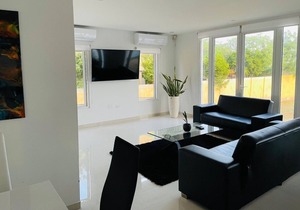 Villa Pristine: modern villa, 5-minute walk to Malmok Beach / Boca Catalina