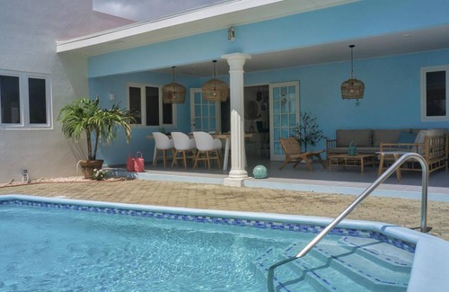 Oranjestad Villa | 250 m² Villa ∙ 3 bedrooms ∙ 6 guests