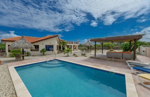 Ayo House | 490 m² House ∙ 4 bedrooms ∙ 6 guests