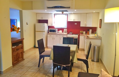 Opal Apartment | 5 minutes drive to the beaches. Spacious apartment with pool. Your perfect spot