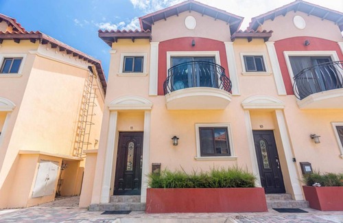 Gold Coast House | 89 m² House ∙ 2 bedrooms ∙ 4 guests