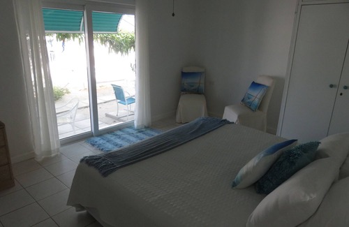 Pos Chiquito House | Beach Front Room