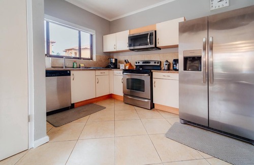 Gold Coast House | Beautiful 4 Bedroom House in Aruba