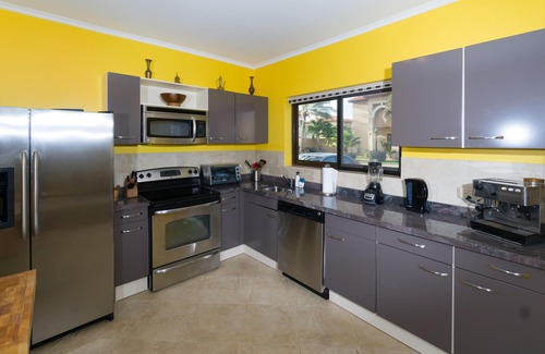 Gold Coast House | Beautiful Townhouse in a Luxury Gated Community