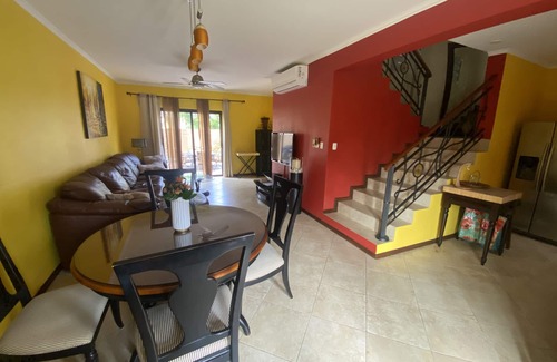 Gold Coast House | Beautiful Townhouse in a Luxury Gated Community