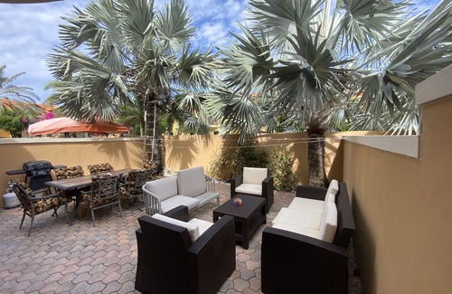 Gold Coast House | Beautiful Townhouse in a Luxury Gated Community