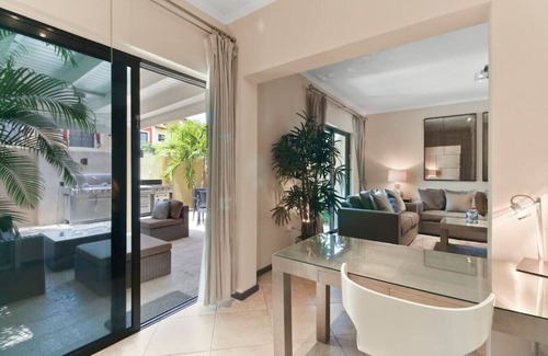 Gold Coast Apartment | Condo in Luxury Resort - Casa Palmera by Bocobay