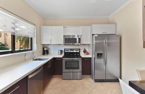 Gold Coast Apartment | Condo in Luxury Resort - Casa Palmera by Bocobay