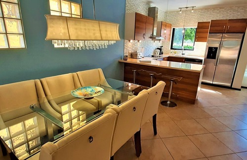 Gold Coast House | Gold Coast 2 bedroom/3 bathroom, sleeps 6