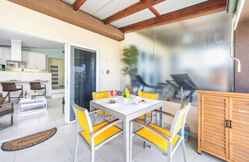 Boegoeroei Apartment | HH1-SLEEPS 4, PRIVATE UNIT, WIFI, INFINITY POOL, BBQ, HOT TUB, AMAZING VIEWS