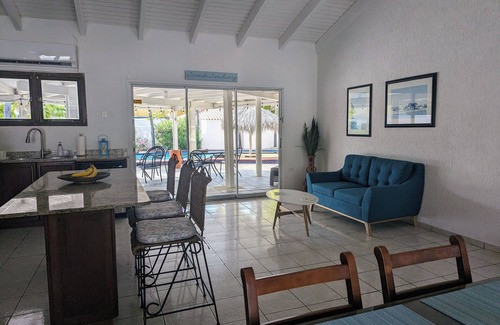 Noord Villa | Huge Villa!nWalk to Beach, Casinos, and Restaurants.nPrivate Pool & Swim-up Bar.