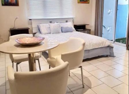 Malmok Apartment | Lovely Malmok Beach Studio with Private Entrance
