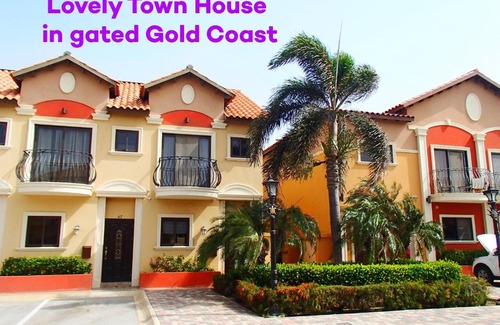 Kamay House | Lovely TownHouse in Gated Gold Coast