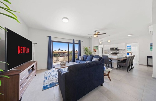 Gold Coast Apartment | Luxury 4BR/3BA Condo with Resort Amenities at Blue Diamond by Bocobay